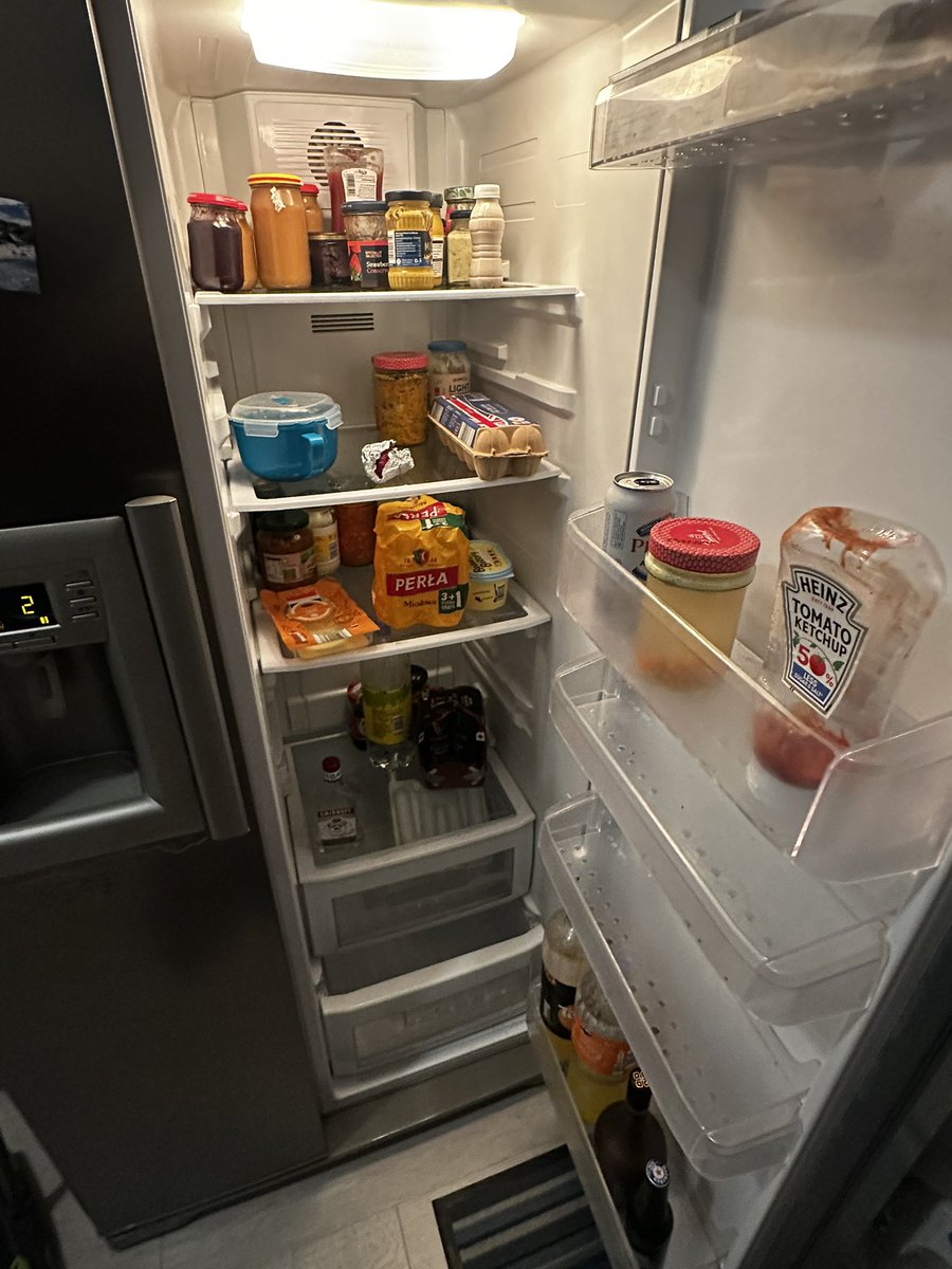 SimplyKapsel's tweet photo. Uk polak fridge https://t.co/PrhcQOw2iM