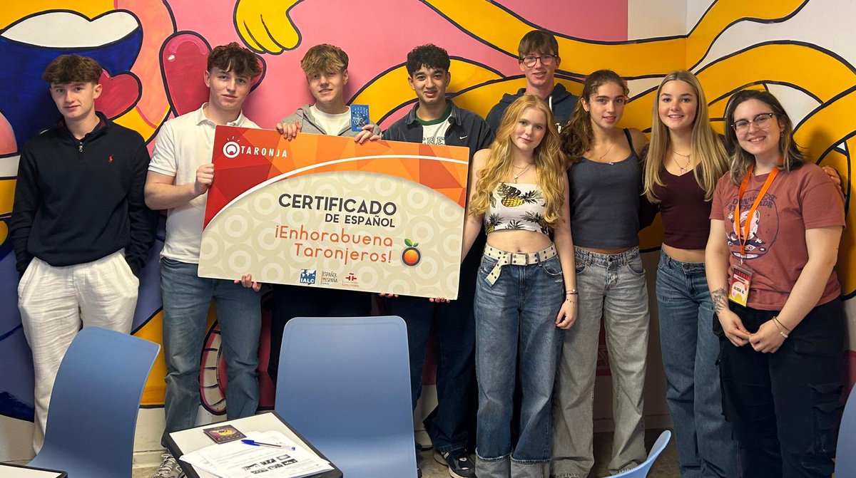 ElthamCLang's tweet photo. Congratulations to the students for completing their Spanish lessons! They have spent the week improving their speaking skills and exploring the city of València. ¡Felicidades! https://t.co/bUpidXIrVx