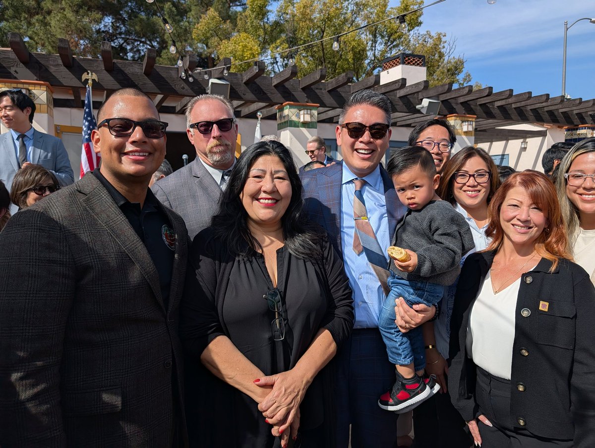 OC Labor Federation (@oclf) on Twitter photo We're proud to join Congressman <a href="/RepDerekTranCA/">Rep. Derek Tran</a> at his community swearing celebration. We know Congressman Tran will be a champion for working families in Congressional District 45. #UnionStrong We're proud to join Congressman <a href="/RepDerekTranCA/">Rep. Derek Tran</a> at his community swearing celebration. We know Congressman Tran will be a champion for working families in Congressional District 45. #UnionStrong