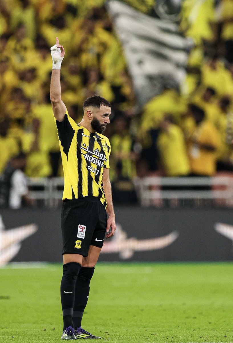 ShgardiKSA's tweet photo. يا ( كريـم ) المشاعر .. وش تبيني اقول ؟! 
لا تركت الصعيب .. ولا تركت السهل 💛🖤 https://t.co/RmRtycnI35