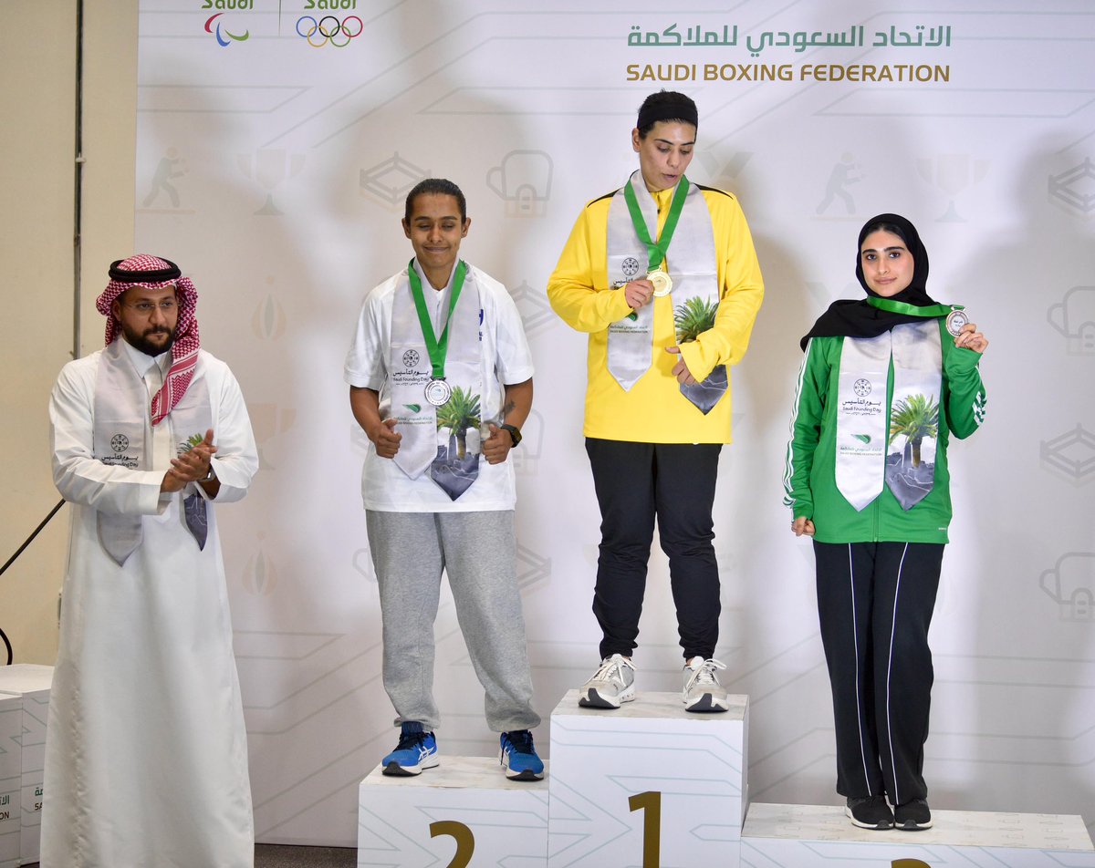 EttifaqSa's tweet photo. في ختـام بطولة المملكة للنخبـة🏆🥊

🥈عمر مشنوي يحقق فضية وزن 51 كجم
🥈بدر السالمي يحقق فضية وزن 67 كجم
🥉سمر الانصاري تحقق برونزية وزن 63 كجم
 
ماقصرتوا يـا أبطـال الملاكمـة👏

#ألعاب_الاتفاق_المختلفة💚❤️ https://t.co/n69x0zDOoX