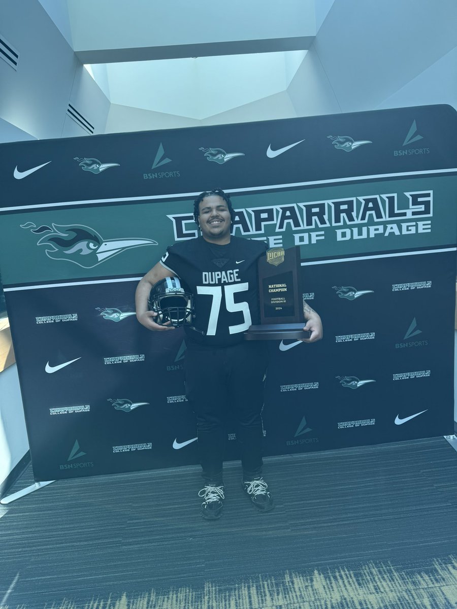 isaiahbadder's tweet photo. Had a great visit to the 4x national champions @Dupage_Football thank you @CoachTCip and @FBCoach_Rahn
for having me! #GoChaps https://t.co/PK0W8o2zbC
