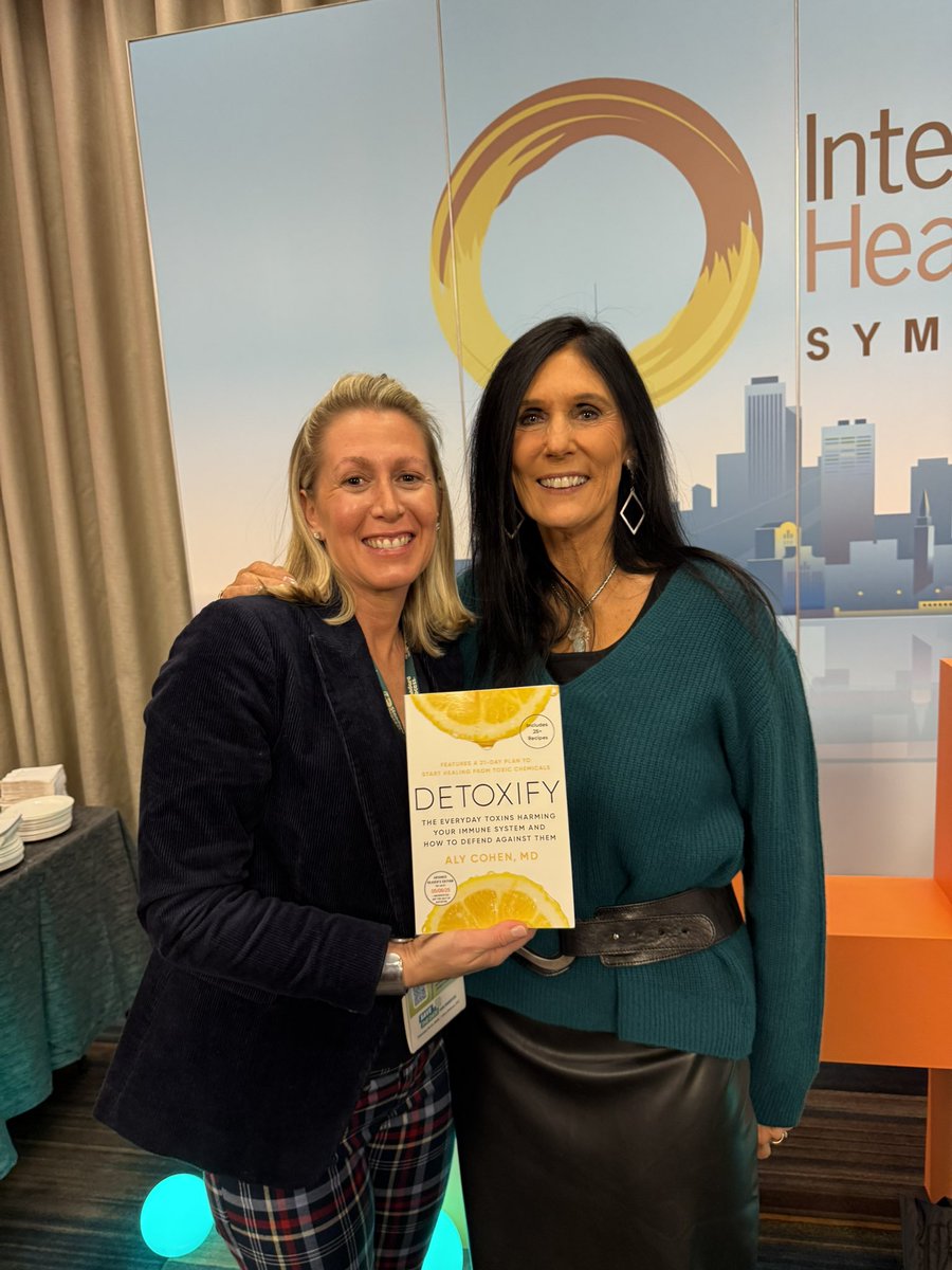 TheSmartHuman's tweet image. 🤩it was another wonderful Integrative Healthcare Symposium in NYC🍎
Seeing old friends and colleagues doing great work in health, wellness, and disease PREVENTION!! 
Link to 🍋Detoxify👉🏽 simonandschuster.com/books/Detoxify…
#immunedisruptingchemicals
#IDCs
#Rheumatology 
#integrativemedicine