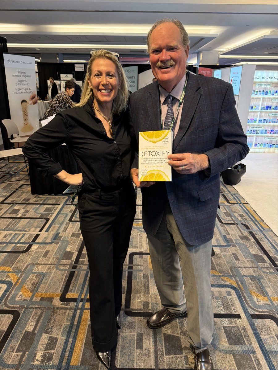 TheSmartHuman's tweet image. 🤩it was another wonderful Integrative Healthcare Symposium in NYC🍎
Seeing old friends and colleagues doing great work in health, wellness, and disease PREVENTION!! 
Link to 🍋Detoxify👉🏽 simonandschuster.com/books/Detoxify…
#immunedisruptingchemicals
#IDCs
#Rheumatology 
#integrativemedicine