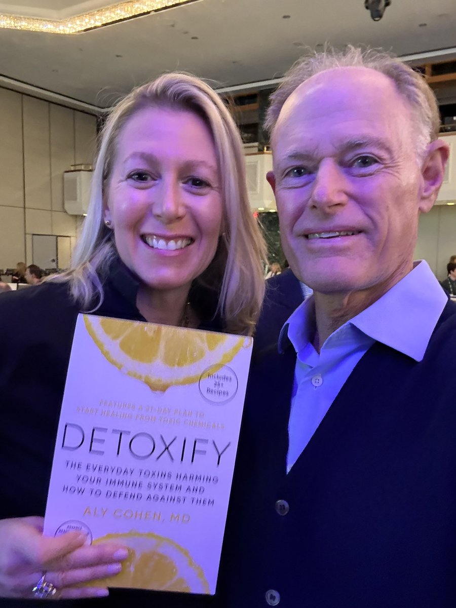 TheSmartHuman's tweet image. 🤩it was another wonderful Integrative Healthcare Symposium in NYC🍎
Seeing old friends and colleagues doing great work in health, wellness, and disease PREVENTION!! 
Link to 🍋Detoxify👉🏽 simonandschuster.com/books/Detoxify…
#immunedisruptingchemicals
#IDCs
#Rheumatology 
#integrativemedicine