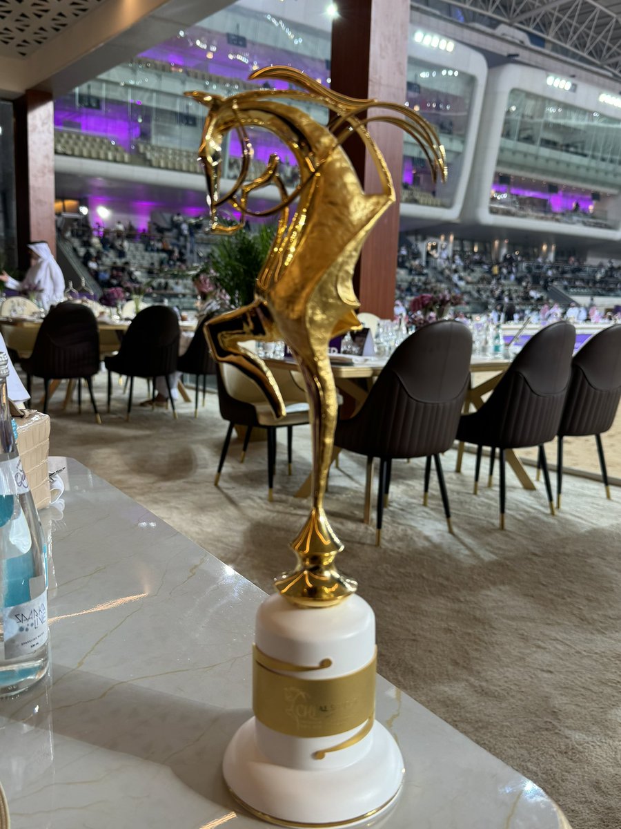 حظيتُ بفرصة رائعة لحضور بطولة الشقب الدولية للفروسية 2025 برعاية لونجين، وشهدت تتويج الفائزين بالمراكز الثلاثة الأولى من قبل صاحبة السمو الشيخة موزا بنت ناصر، رئيس مجلس إدارة مؤسسة قطر.

يا له من أداء استثنائي للفارسة السويدية مالين باريارد جونسون التي توجت بطلةً للجائزة الكبرى