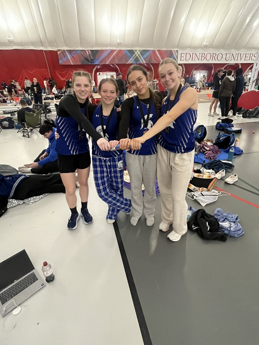 The girl’s 4x200 meter relay team of Lauren Howard, Peyton Leduc, Angelina Overfield, and Madison Altman place 3rd with a time of 1:48.81.