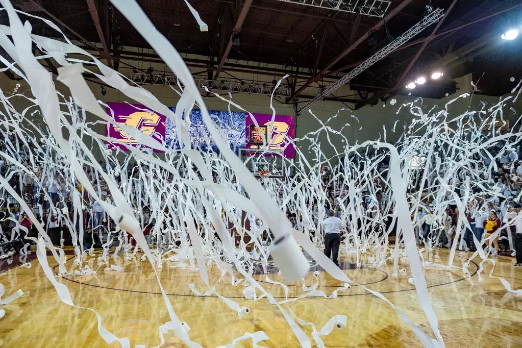 BRONCOS BEATEN ✅✅✅✅✅

For the first time since 1991, it’s a clean sweep for Central Michigan football, MBB and WBB over WMU. 

Chippewa Football: 16-14 win 

CMU MBB: 72-53 and 86-57 wins

CMU WBB: 81-70 and 56-43 wins 

#FIREUPCHIPS🔥⬆️🏀🏈