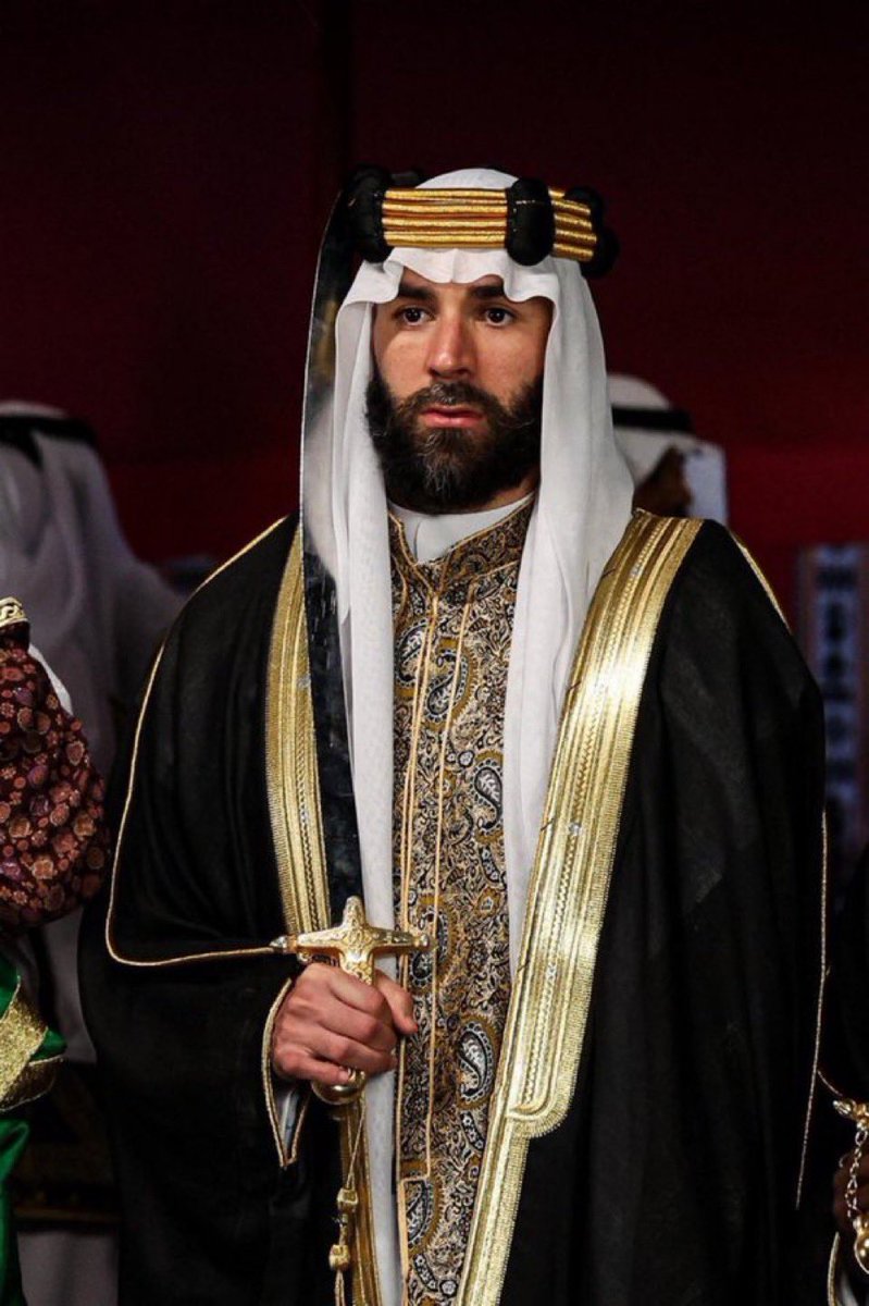 mutt3botb's tweet photo. ان كنت ضاري على الازياء يا هبّات 
انا سفير المرجلة بسيفي و شنبي  

🗡️💛☝️👑 https://t.co/lwqDGv2zbt