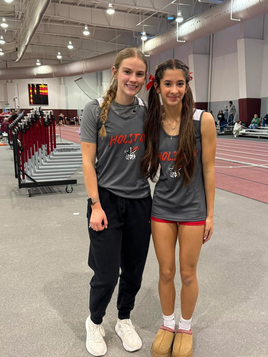 RilyCobler's tweet photo. WHAT A WEEK
- Last basketball game EVER :(
- Beat my PR in the 55, running a 8.06, and getting second in regions!! (Teammate ran sub 8 and got first!!)
- 4x200 team got second at regions!! 

State Bound in both my events! 
(….softball also starts Monday 😊)
#GOBIGRED https://t.co/z58hFNUDq2