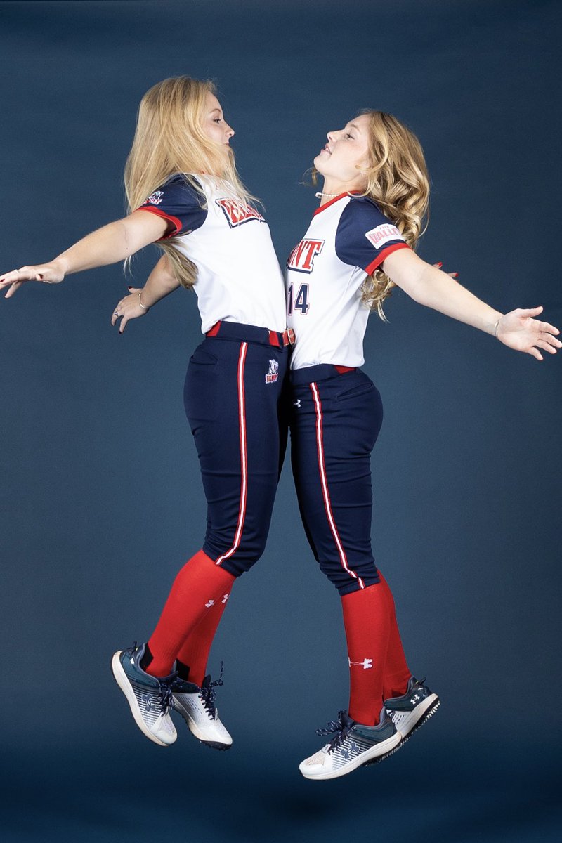E5| They really are twins👀

<a href="/EmilyCockrill_8/">Emily Cockrill</a> RBI &amp; <a href="/CockrillIndy/">Indy Cockrill</a> RBI extends the lead👏

Bruins 10, Blazers 5

#ItsBruinTime