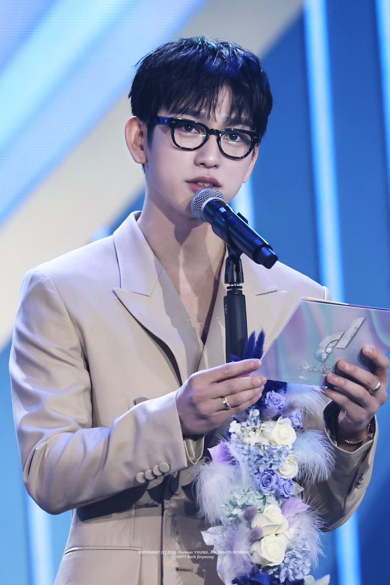 4everYOUNG_jy's tweet photo. HQ 250222 Dawards 

좋아 좋아 ✨

@JINYOUNG 

#박진영 #진영 #jinyoung 
#GOT7     #갓세븐 https://t.co/Ml5WQWMegR