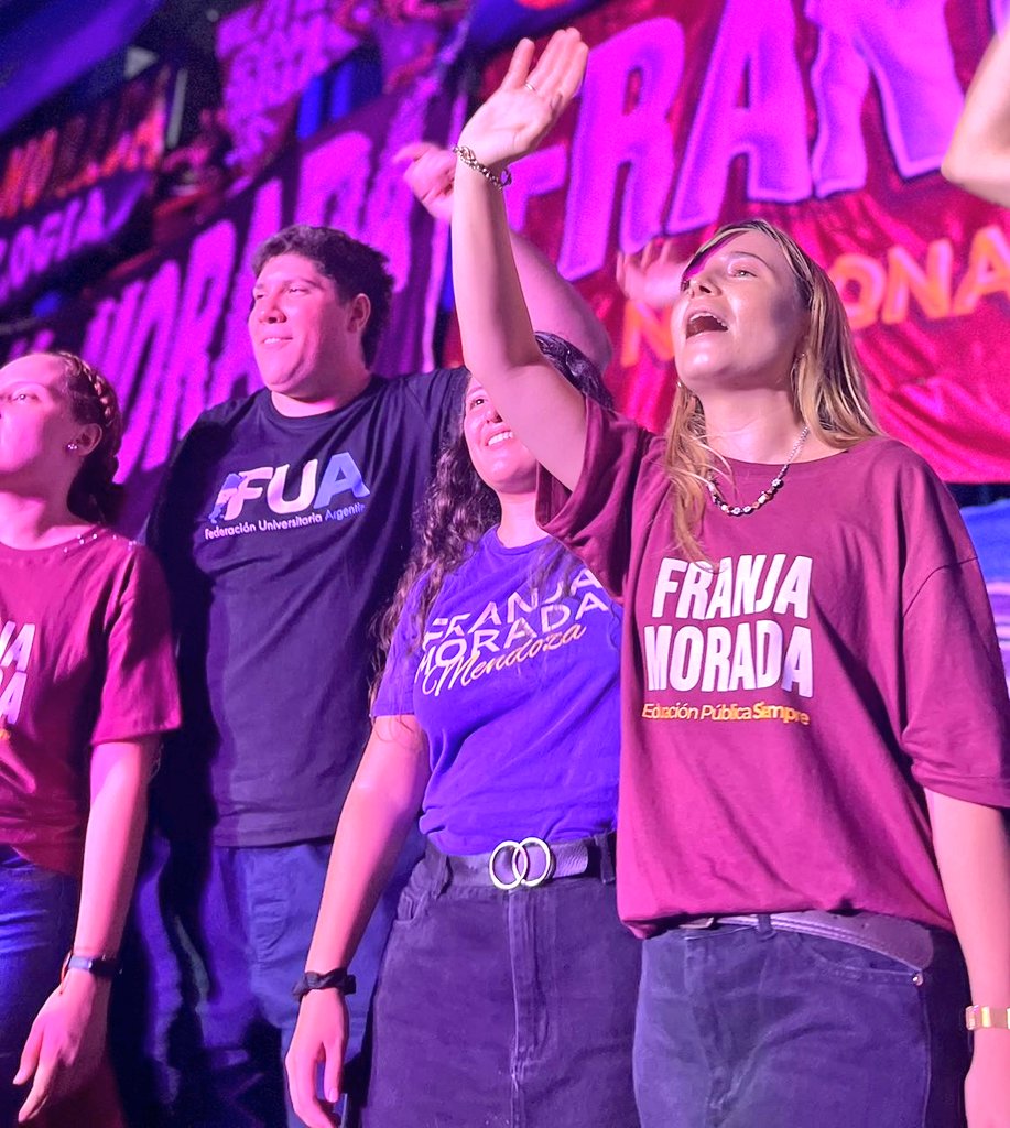 Grandes noticias para este sábado:  <a href="/antobormape/">Antonella Bormapé</a> conducirá la <a href="/franjanacional/">Franja Morada</a> 💪🏼

Sí! Será la primera mujer en hacerlo marcando la historia radical y pisando fuerte en esta era de mujeres liderando 🇵🇱💜

Éxitos Anto! Las radicales del país te acompañamos! 🍻