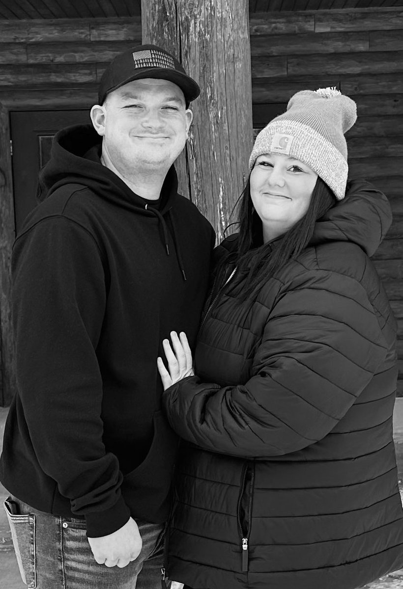samskiser's tweet photo. I love you 🤍🤍 @zachroberts33 https://t.co/hos1ym2MHR