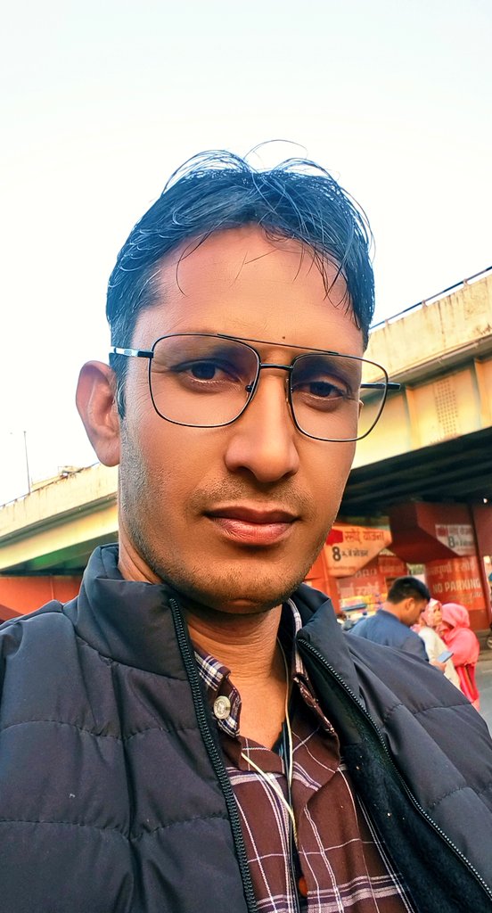 HansraajGurjar's tweet photo. अपने ही फील्ड में खुद को दूसरों से कम 
समझना और जल्दी हार मान लेना असफलता का सबसे बड़ा कारण होता है 

अपने फील्ड का फाइटर होना बहुत जरूरी है 
 
27 k से 0 से 11.1 k आज 300 + 
राम राम सा 🙏🏻🙏🏻