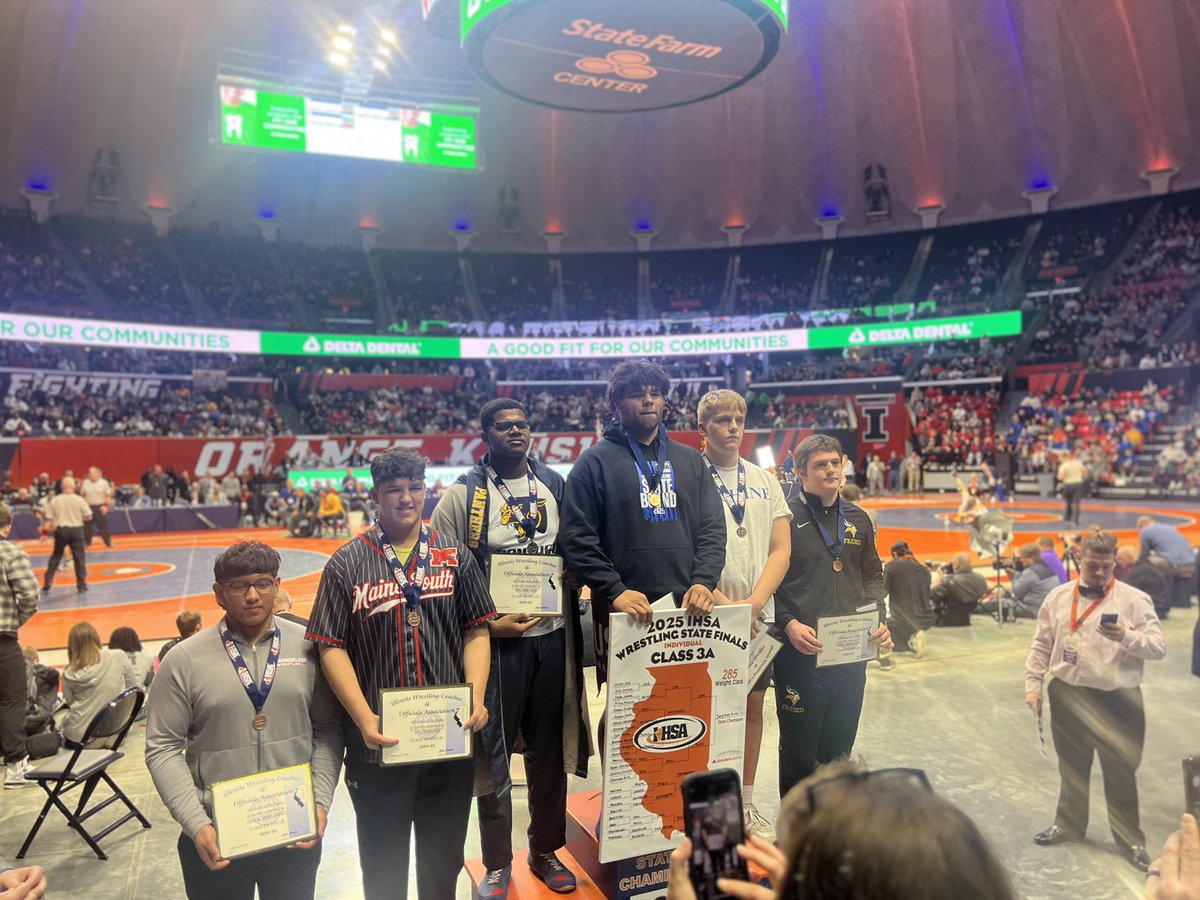 BTHSEastLancers's tweet photo. State podium picture and his Lancer support crew!! @JonathanRulo54 https://t.co/Jk7b5cOcWm