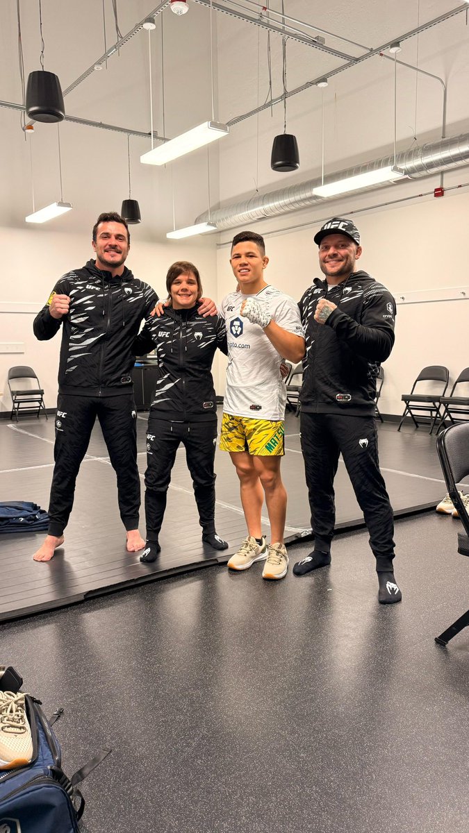 Ariane “Sorriso” Carnelossi (@arianesorrisoo) on Twitter photo Chegou a hora, vamos trabalhar!
🇧🇷 <a href="/ufc/">UFC</a>
It’s show time!
<a href="/JematsumotoUFC/">Jean Matsumoto</a> <a href="/HugolGoncalves/">Hugo Gonçalves</a> <a href="/UFCBrasil/">UFC Brasil</a> <a href="/UFCFightPassBR/">UFC Fight Pass Brasil</a>
#UFC #Inside #MMA <a href="/LeandroMamuteTV/">Leandro Mamute</a> Chegou a hora, vamos trabalhar!
🇧🇷 <a href="/ufc/">UFC</a>
It’s show time!
<a href="/JematsumotoUFC/">Jean Matsumoto</a> <a href="/HugolGoncalves/">Hugo Gonçalves</a> <a href="/UFCBrasil/">UFC Brasil</a> <a href="/UFCFightPassBR/">UFC Fight Pass Brasil</a>
#UFC #Inside #MMA <a href="/LeandroMamuteTV/">Leandro Mamute</a>