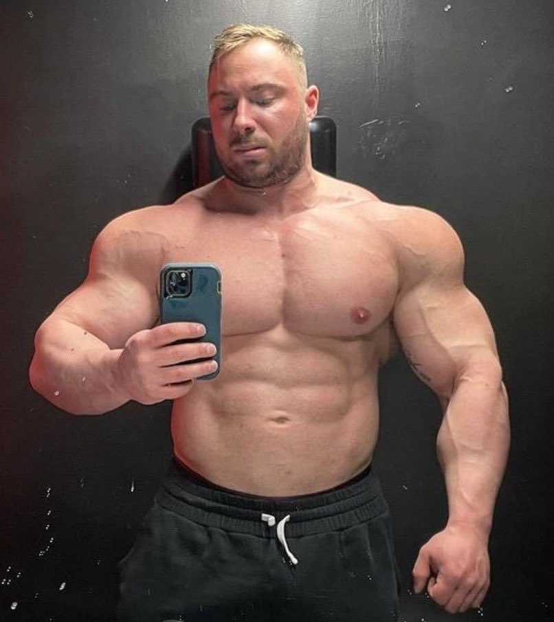 Muscle Worship tweet media