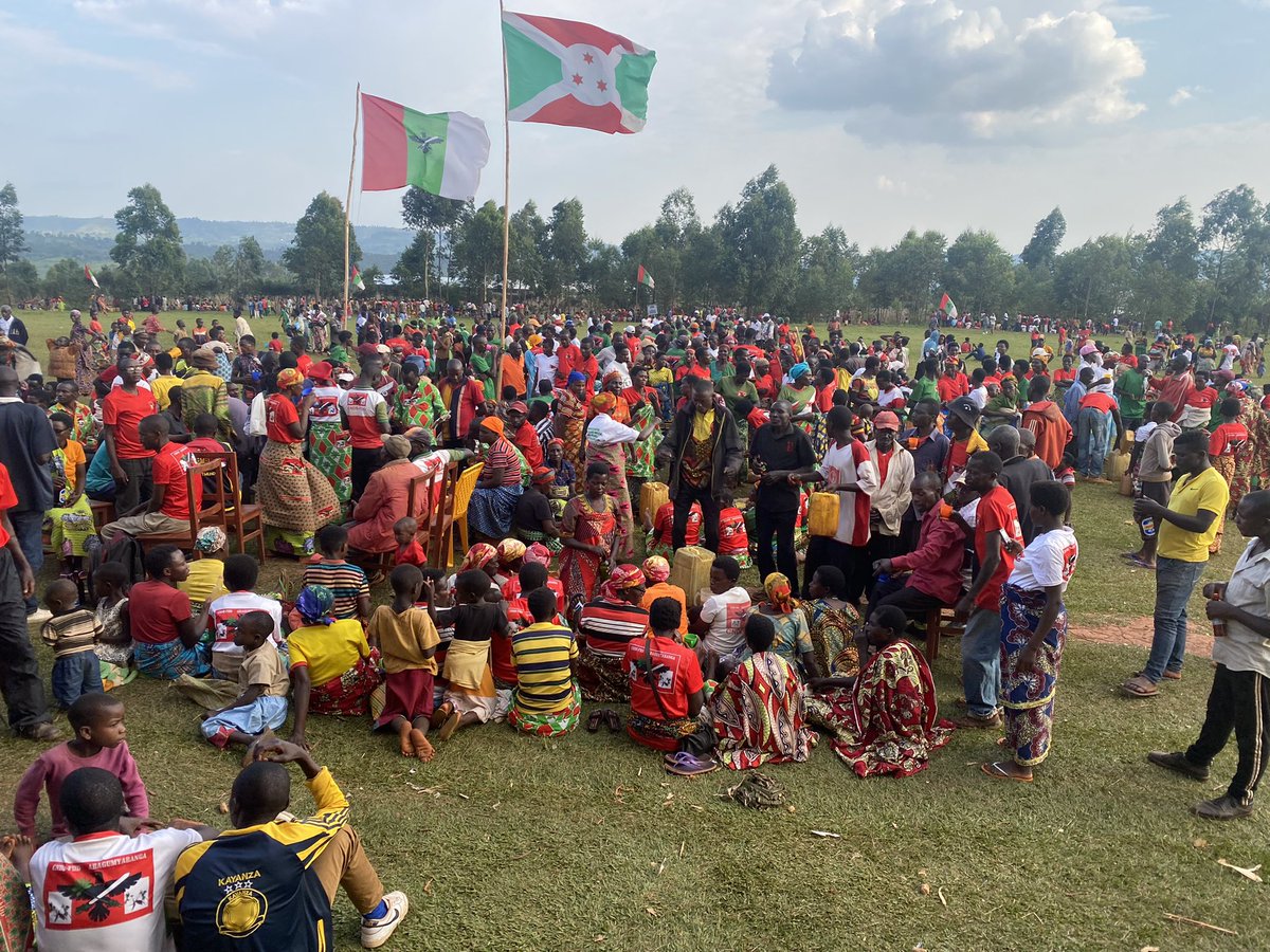 MNindagira's tweet photo. 1/2 Umunyamabanga wa#cnddfdd wa #NyabikereZone muri #ShomboCommune yo mu ntara ya #Gitega yifadikanije na #BAGUMYABANGA bose bo muri zone ya # Nyabikere mu guhimbaza umwaka mushasha wa # 2025. Hari ku  wa #22/2/2025  kuri stade yo ku #Musasa. https://t.co/HWQUnhkrFN