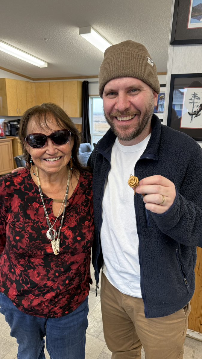 Yesterday I met Tsawwassen elder Loretta Williams who gifted me a small cedar bark rose she weaved. I asked her where she got the bark from and she immediately answered “From a tree.”

She’s hilarious and she makes amazing things. 😂❤️