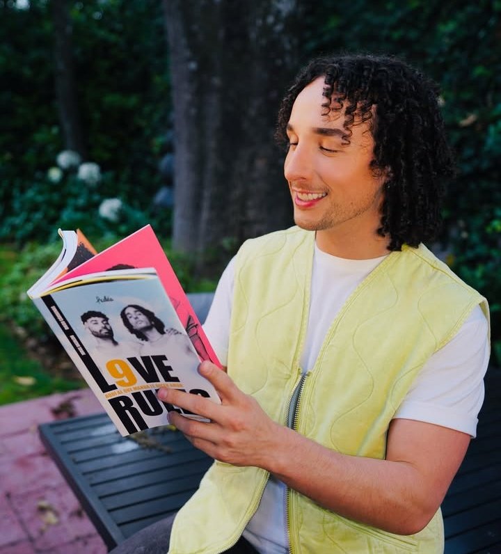 Aby_Diorge's tweet photo. Soy la única que se emociono cuando vi que Jorge está sonriendo y viendo a yeyo 🥹😭 Perdón me emocioné JAJA 🥺☝🏻 https://t.co/F5XXVhOqwl