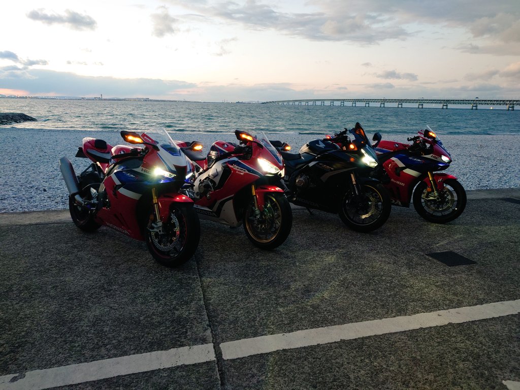 GaroRei's tweet image. チャーシューエッグ🍳食べてから　お次は　デザート🧇食べに🏍💨　チャーシューエッグで　お腹いっぱいやのに　ワッフル🧇ペロリと😋案の定　バイク🏍乗るの苦しい🤣マーブルビーチに　ちょっと　寄ってみた😆
しかし　雪❄が
チラついて　寒かった🤣

#ROUTE65 cafe
#マーブルビーチ