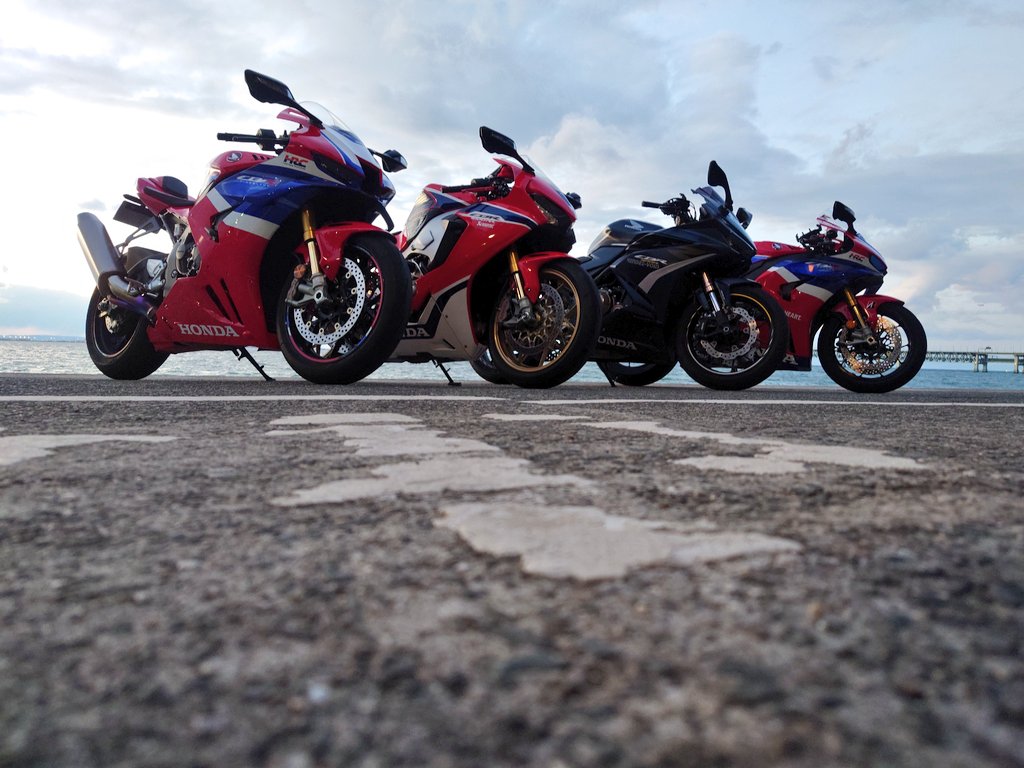 GaroRei's tweet image. チャーシューエッグ🍳食べてから　お次は　デザート🧇食べに🏍💨　チャーシューエッグで　お腹いっぱいやのに　ワッフル🧇ペロリと😋案の定　バイク🏍乗るの苦しい🤣マーブルビーチに　ちょっと　寄ってみた😆
しかし　雪❄が
チラついて　寒かった🤣

#ROUTE65 cafe
#マーブルビーチ