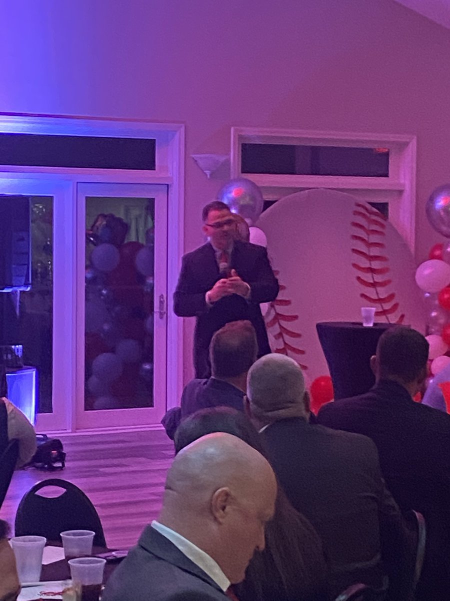 TigerBaseball17's tweet photo. Thank you to Former Professional player, former Red Sox scout, &amp; current @inbullsbase President Josh Loggins for speaking at First Pitch Dinner

Message:
Be in the moment
Passion for what you do
Patience in the process
Persistent in your pursuit
Play for your team &amp; your brothers https://t.co/b77dPbycR4