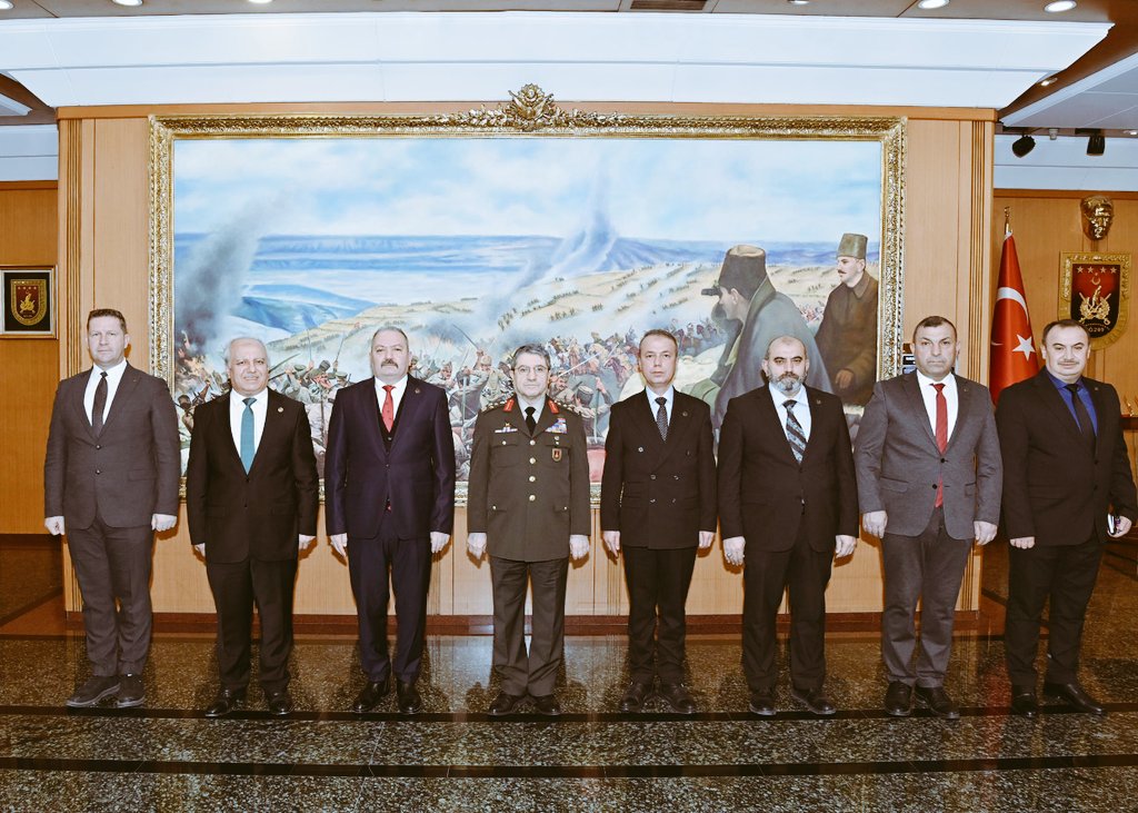 Sayın cumhurbaşkanımız siz ki her zaman mağdurun ve mazlumun yanında oldunuz.İş zorluğuna ve tehlikesine bakılarak uzman çavuşlardan daha mazlum ve mağdur hiçbir statü yoktur.Yiğit #UzmanÇavuş lar sizden özlük hakları ve kadro müjdesi bekliyor.....
<a href="/alitilkici38/">Ali Tilkici 🇹🇷</a>