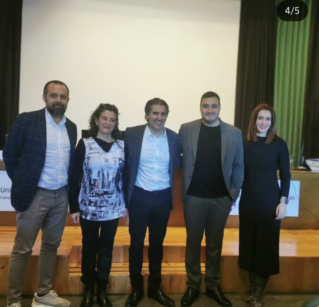 Semana intensa en el área de #Enfermería de <a href="/unileon/">Universidad de León</a> <a href="/PilarMarquesS/">Pilar Marqués</a> primera #catedrática en <a href="/unileon/">Universidad de León</a> y la única en Castilla y León, sumamos 2 incorporaciones de profesorado estable con Roi y <a href="/AlberGonGar/">Alberto Gonzalez, PhD</a> y una nueva Titular de Universidad Elena Andina 
Gracias #compañeros 👣👣👣