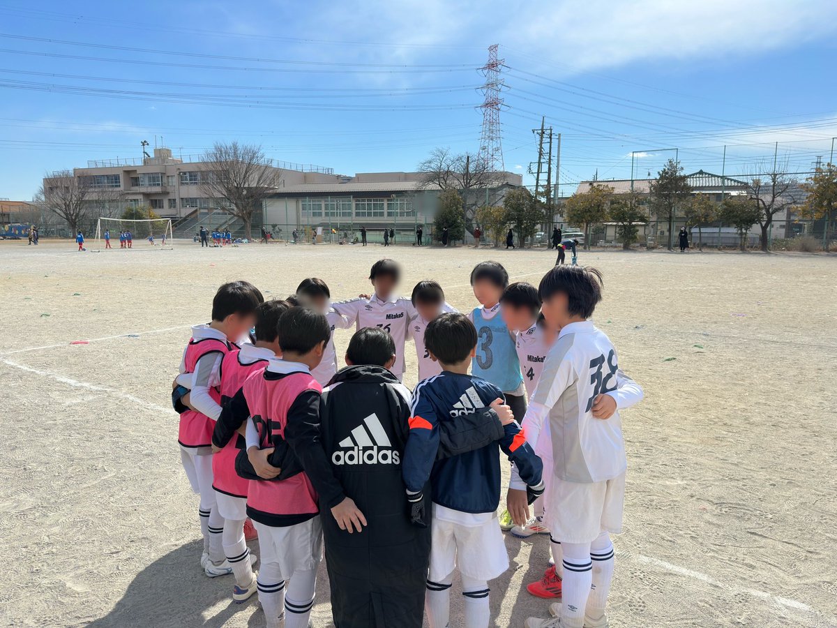 mitaka5sc's tweet photo. 梨花FCさんにご招待いただき、ウィンターカップに参加しました！
途中で雪が舞う中でも、選手たちは元気にプレー。練習の成果も発揮でき、実りある一日となりました。
運営いただいた 梨花FCさん、対戦いただいた 稲城SSSさん、国立二小SCさん、羽衣一SCさん、ありがとうございました！#5小SC #三鷹 https://t.co/2d1AdbygWn