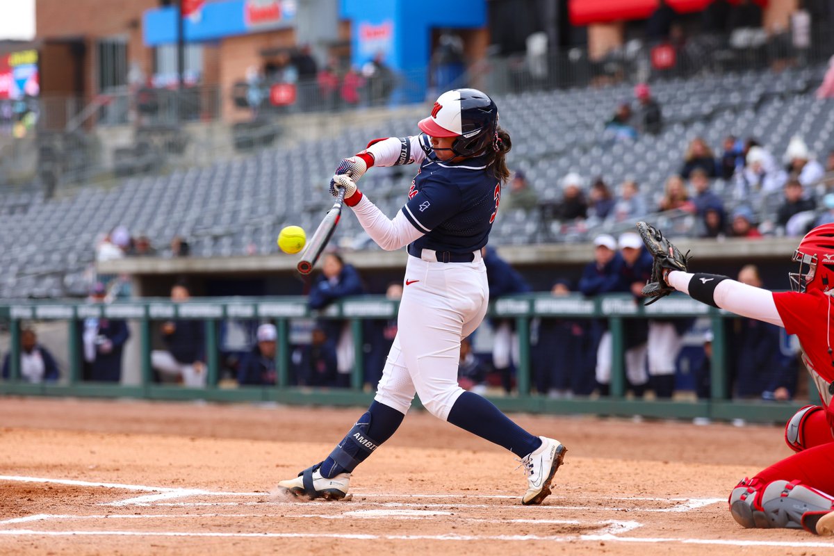 Rebs get on the board ‼️

Persy brings home Taylor on an RBI groundout!

B1 | Ole Miss 1 | Miami OH 0