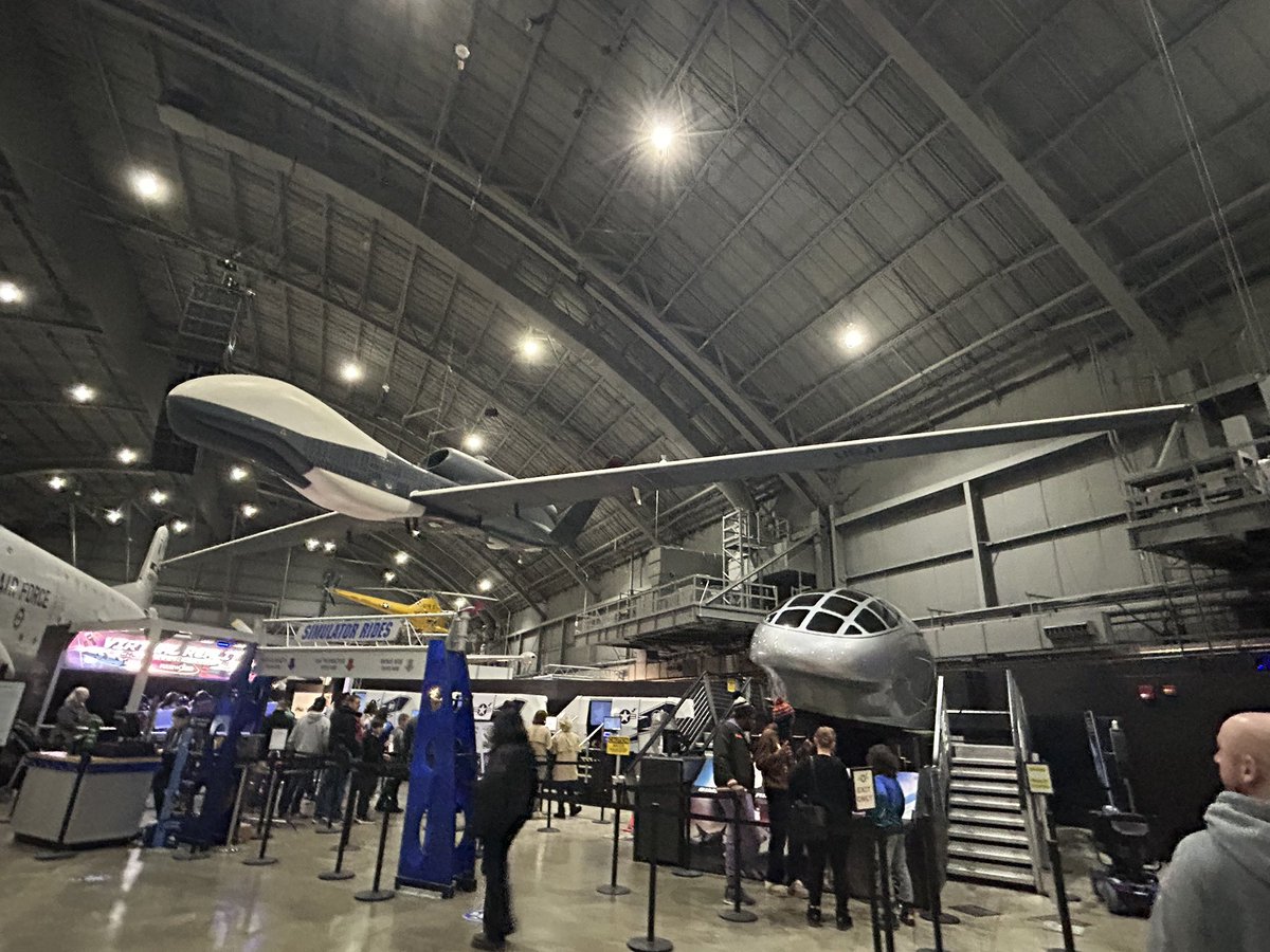 FreakyBrik's tweet photo. Air fordce museum foto https://t.co/prt6OEPwYO
