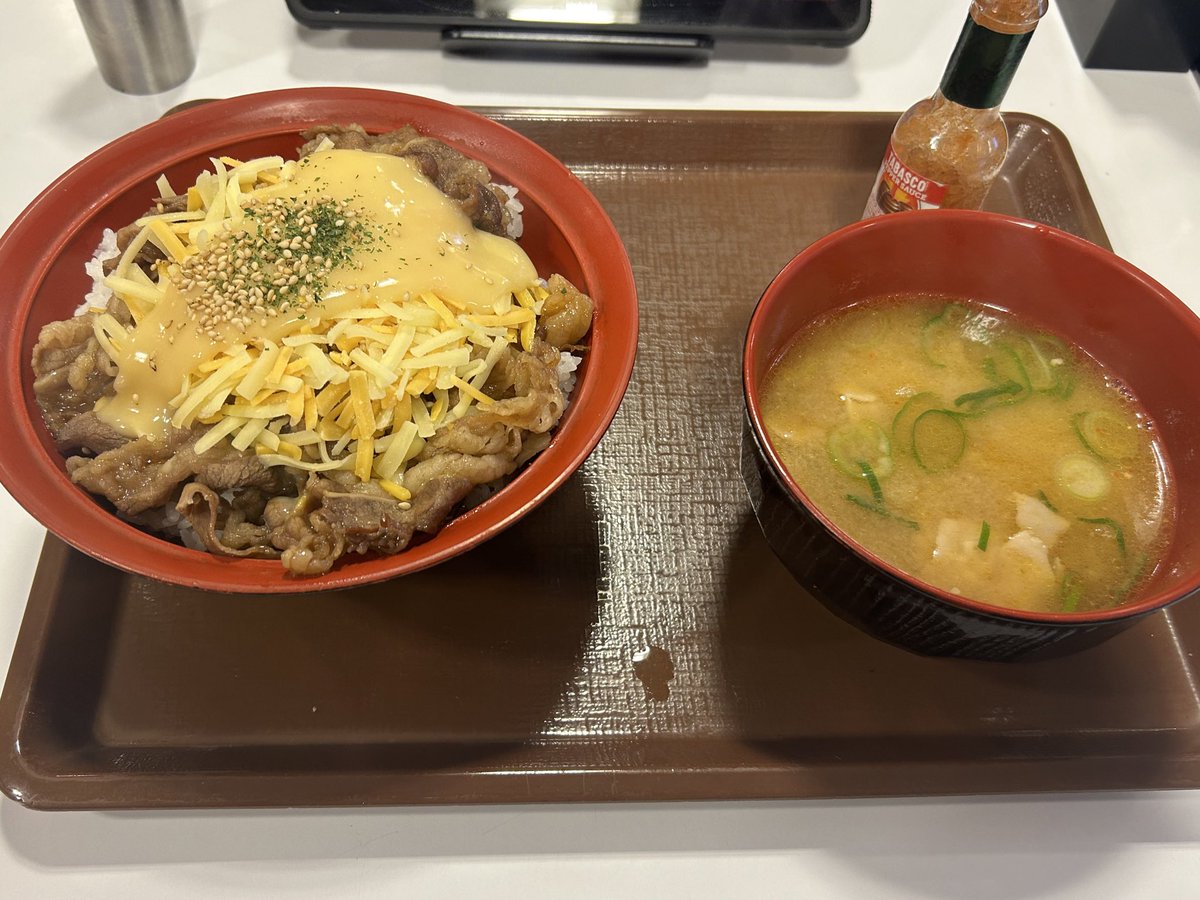 朝イチは寒くて釣りにならなそうなので場所取りした後に軽く朝メシ！