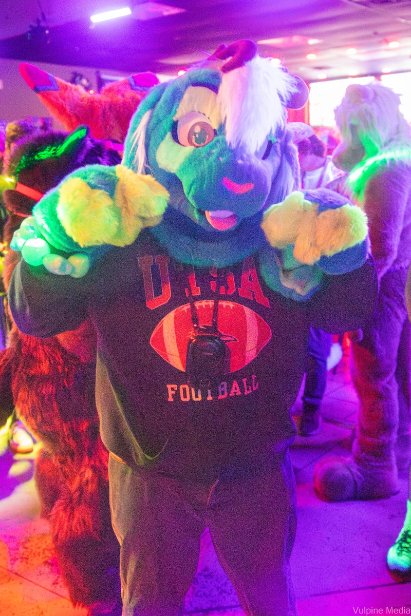 Vulpine_Media's tweet photo. Furry Underground Rave (2/3) https://t.co/qdXQMdvov5