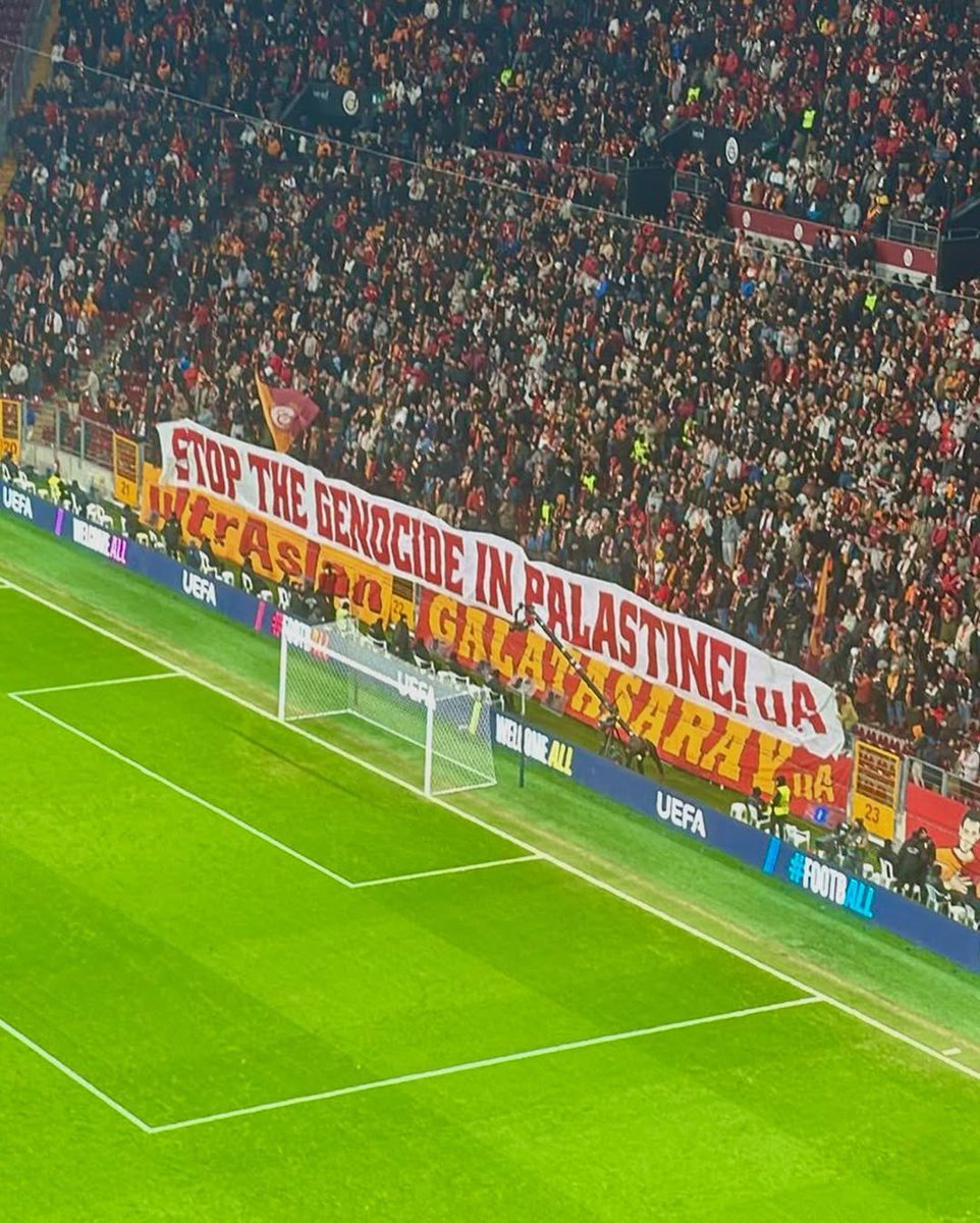 Zeyno93450199's tweet photo. ZIONISM IS EVIL 
İsrail e kırmızı Kart göster 
#ShowIsraelTheRedCard https://t.co/Q5dm0mFz1n