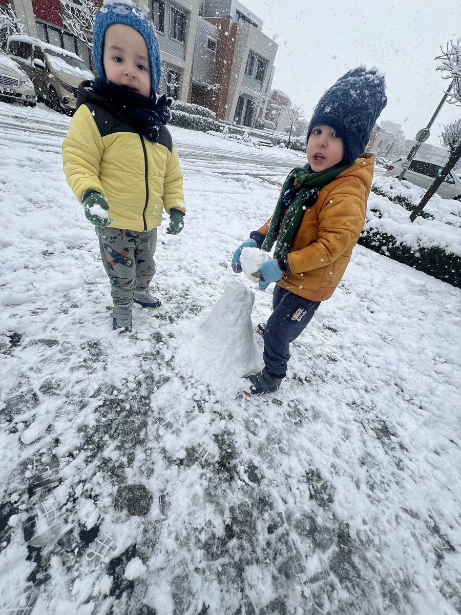 Bugün çocuklarımla birlikte karın tadını çıkardık! Kartopu savaşı ve minik ellerle yapılan ilk kardan adam…

Bu güzel anları yaşarken, sağlıklı ve huzurlu günlerin kıymetini bir kez daha anladım. …

 ❄️☃️ #KışNeşesi #AileyleZaman #SağlıklıGünler”