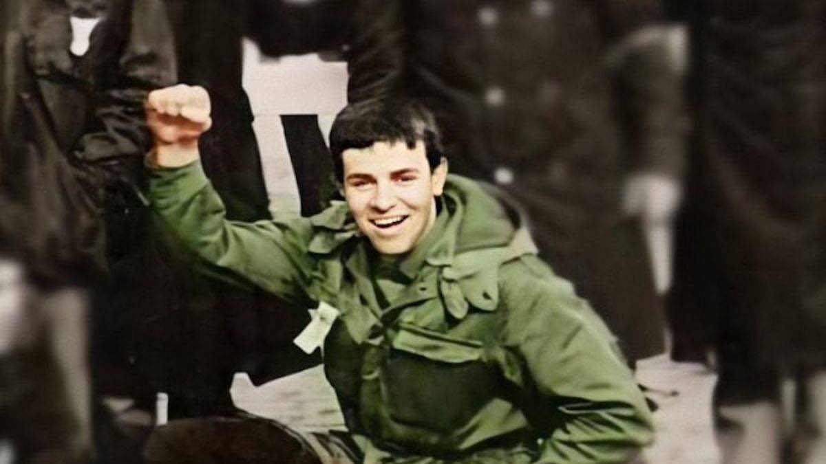 Şehadet bir çağrıdır, tüm nesillere çağlara.

23/02/1979