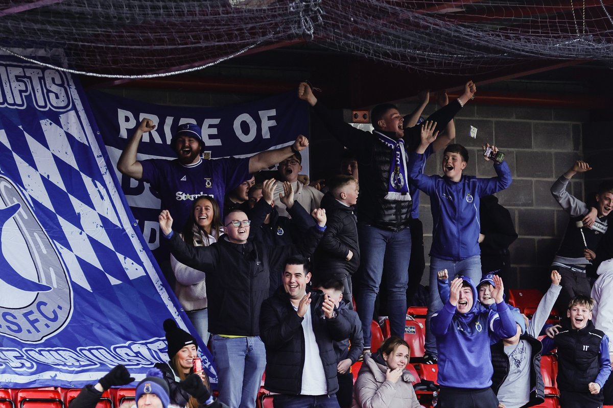 DgnSwifts's tweet image. 🔵⚽ Happy Swifts Fans on the Road! ⚽🔵

Pure joy for the Swifts Family as we picked up all three points at Inver Park today! 💙🔥 A fantastic away performance and incredible support from the fans—what a day! 🙌👏

#UTS #DSFC #SwiftsFamily #AwayDayVictory #RMBAWA #3Points