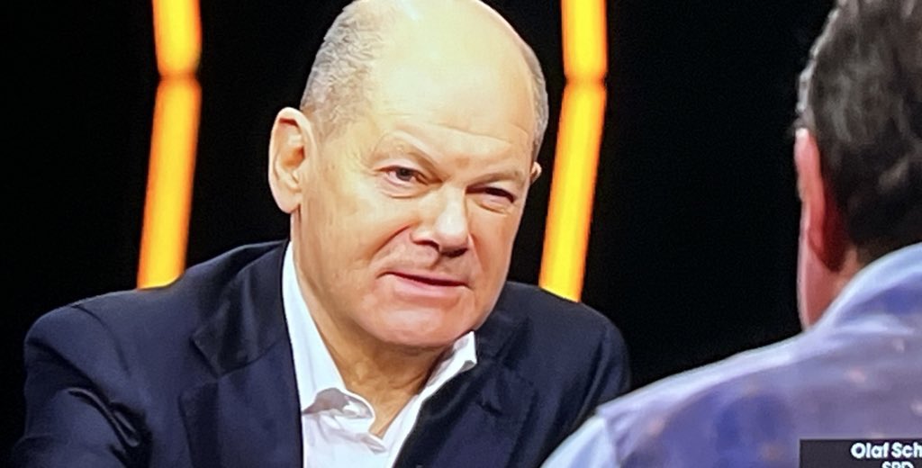 Mutantb114's tweet image. #WahlCountdown in a nutshell: „Wir müssen“ „Wir sollten“ „Ich setze mich sehr dafür ein“ #Pro7