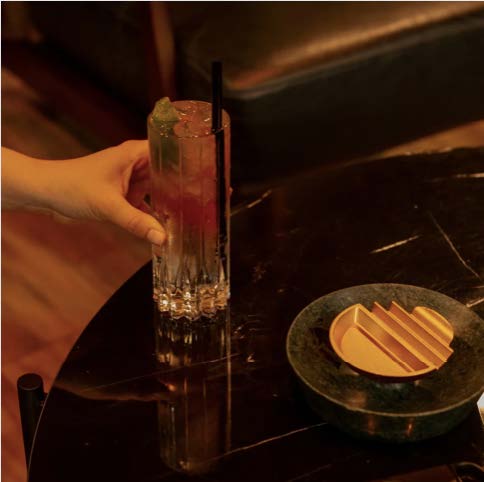 nowherergv's tweet photo. ✨ From Classic Cocktails to Rare Finds... 🥃💎

#Nowhere #Mcallen #956mcallen #Rgv #Cocktailbar #Cigarlounge #Elitepokerlounge https://t.co/LvQEtnNsUQ