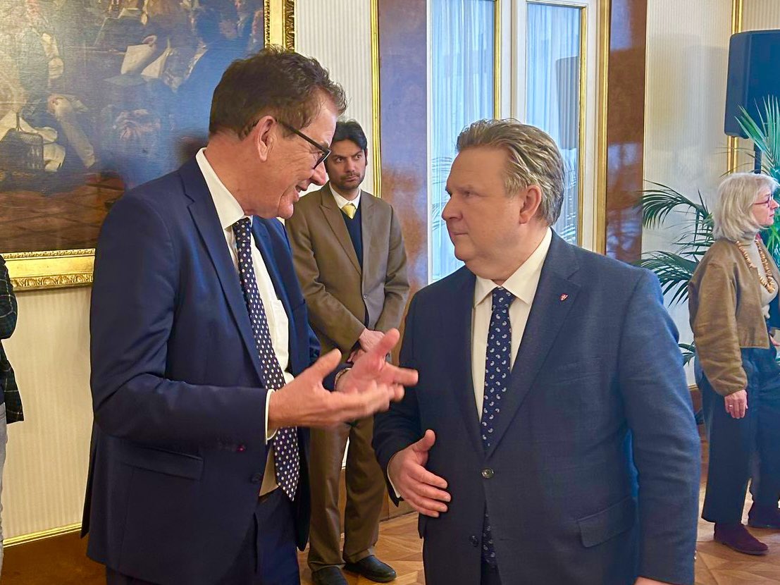 <a href="/DGgerdmueller/">Gerd Müller</a> in conversation with Vienna's Mayor <a href="/BgmLudwig/">Michael Ludwig</a> about future joint projects in international city cooperation. <a href="/Stadt_Wien/">Stadt Wien</a> is a forerunner for sustainable urbanization, and UNIDO is a platform for sharing knowledge and best practices among city planners worldwide.