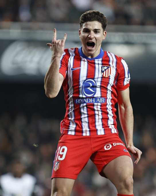 Manuira10's tweet photo. El Nivel de Julián Álvarez en el Atlético esta siendo increíble.
De las mejores decisiones de su carrera haber dejado el City, perdió mas el city que el.
Ahora contra el Real Madrid en la Champions va a tener que demostrar todo su potencial y ser el estandarte de su equipo.
🕷️🕸️ https://t.co/hjCgQ6VSqO
