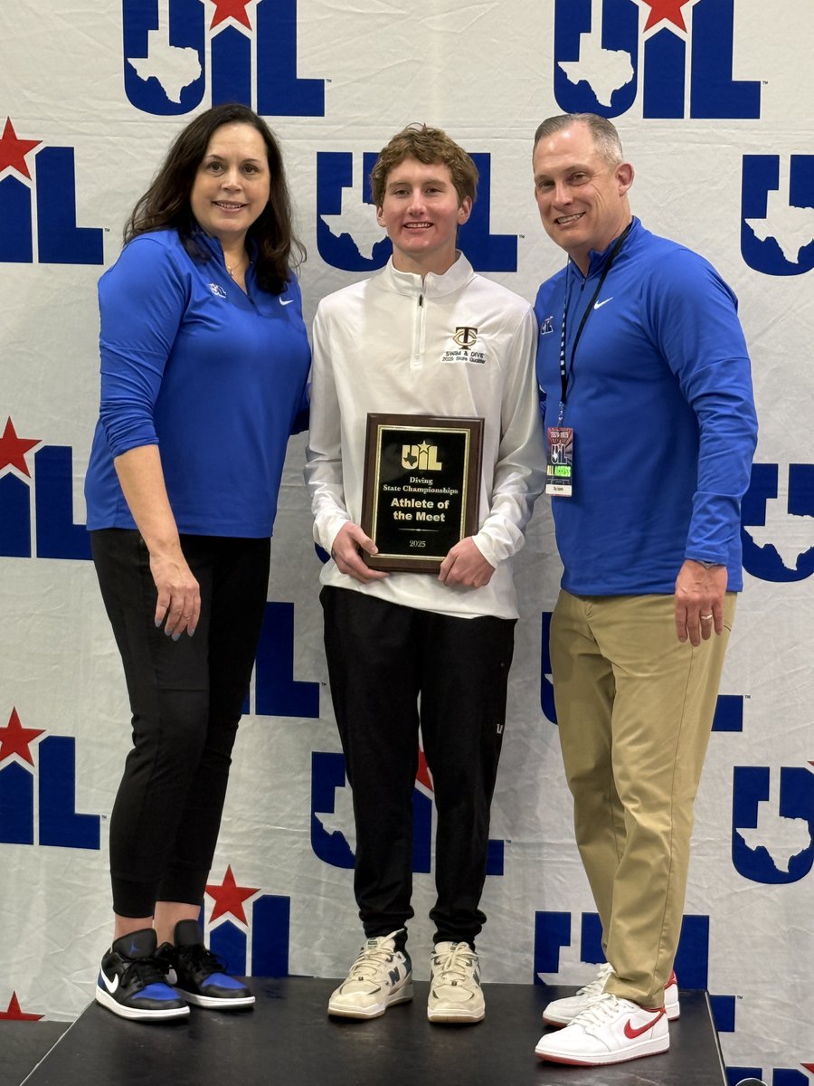 🏆 Congratulations to the 6A Divers of the Meet 👏

-Shannon Waldron from Conroe the Woodlands
-Owen Wall from Keller Timber Creek