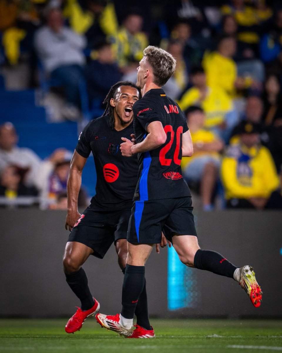 StanRex77's tweet image. Lord of the field😹😹