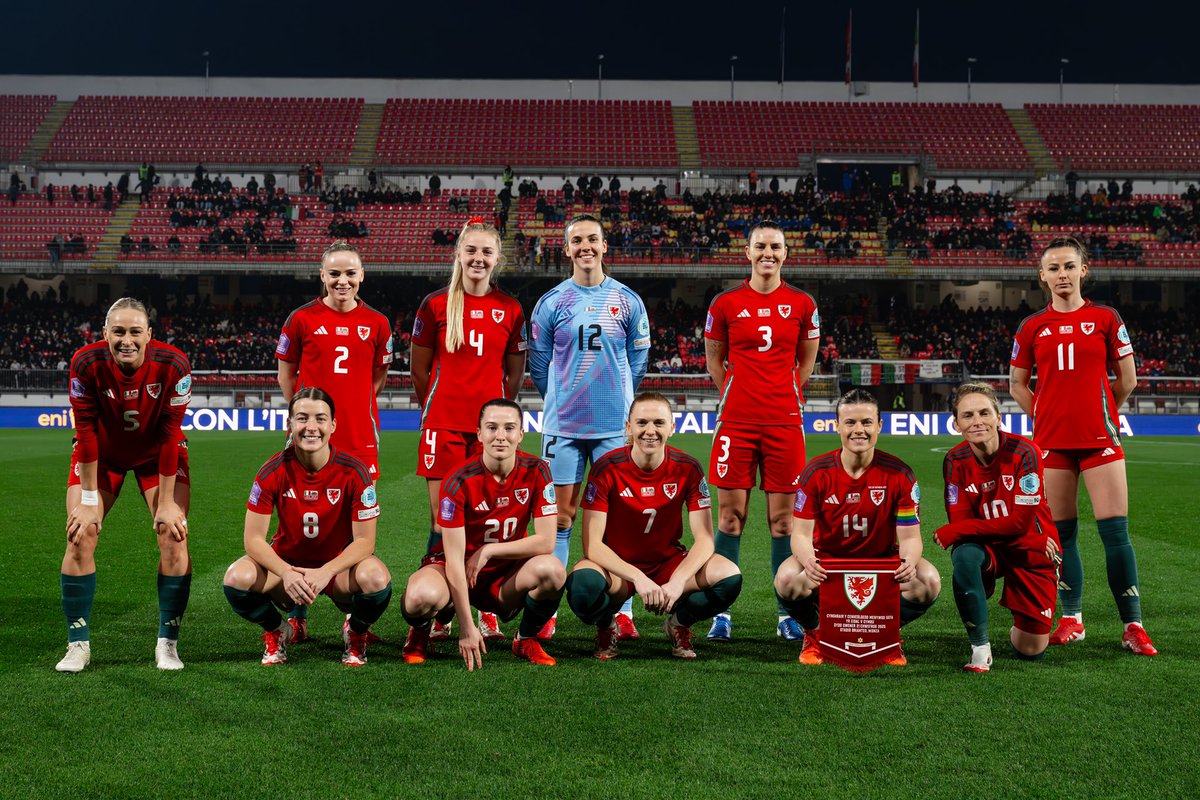 mayzeedavies5's tweet photo. So grateful to have made my first start for @Cymru ❤️ thankful to everyone who has helped me along my journey so far. Proud day for me and my family ❤️ https://t.co/ZyXuxmIXcB