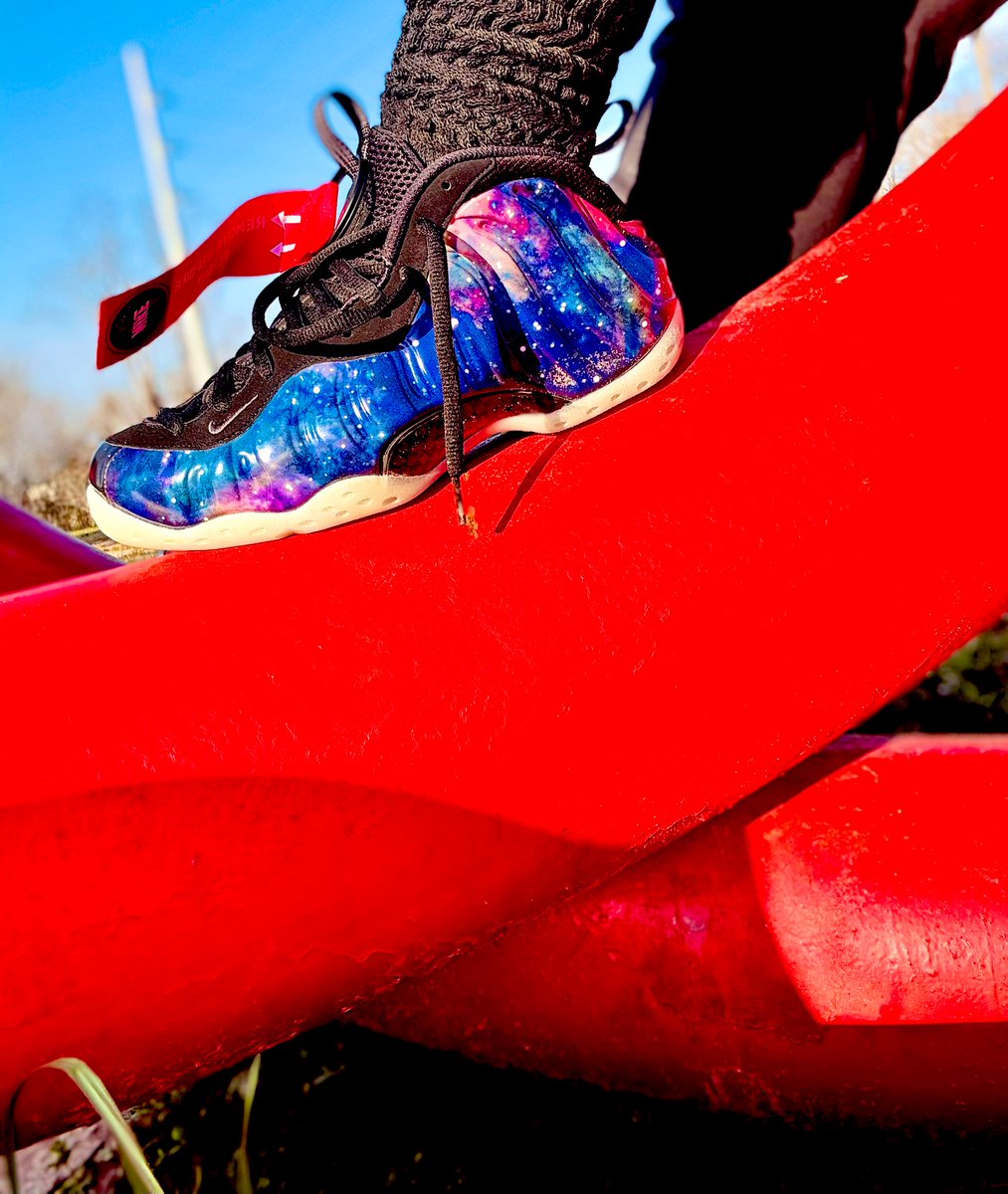 NIwiththekicks's tweet image. Day 22- Grailed 

Straight to toe after waiting 13 years for the Galaxy Foams they had to go on feet expeditiously🌌🪐

#BHMKOTD25 #bhmkotd #snkrsliveheatingup #wearyoursneakers #yoursneakersaredope @JerLisa_Nicole