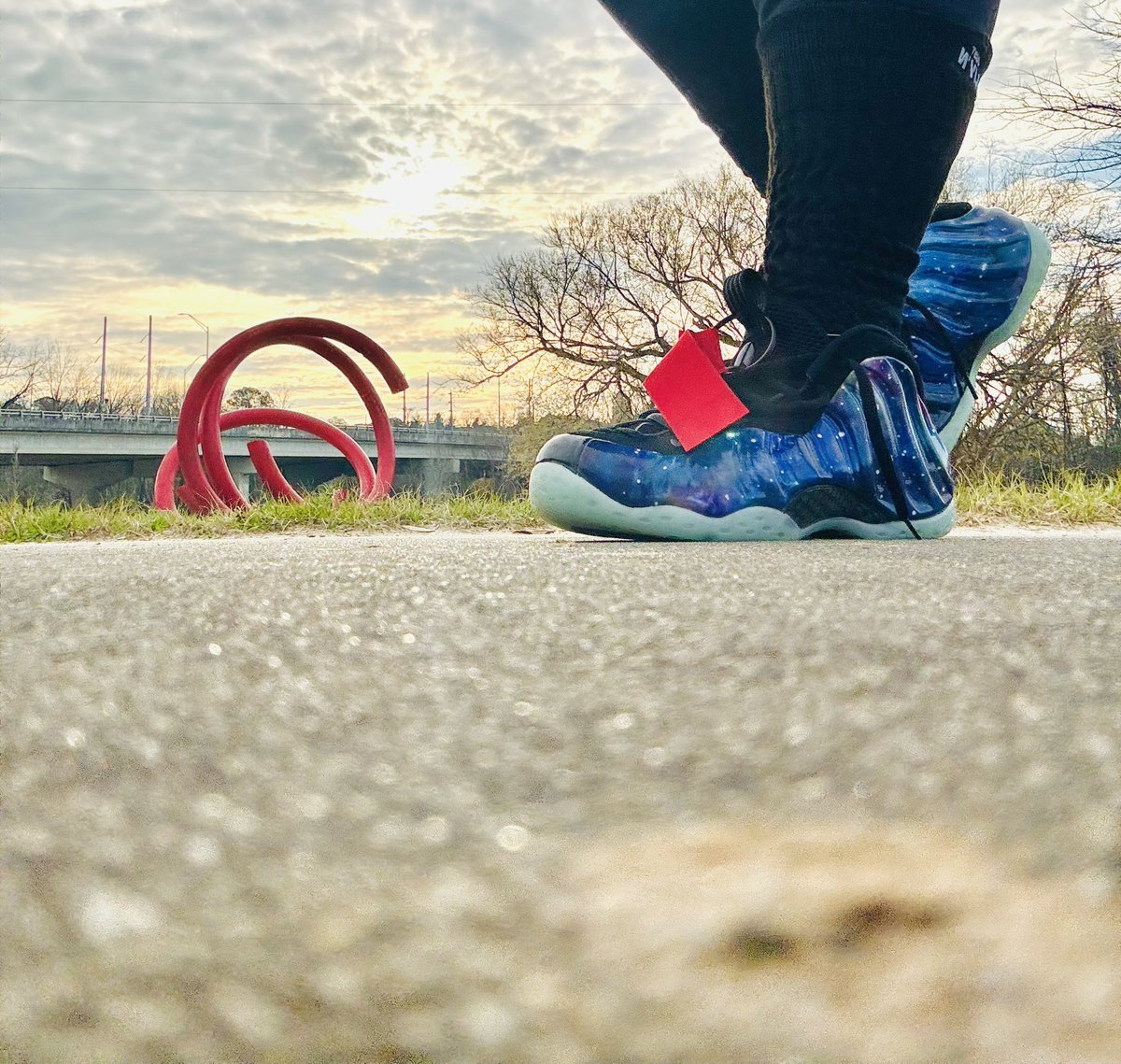 NIwiththekicks's tweet image. Day 22- Grailed 

Straight to toe after waiting 13 years for the Galaxy Foams they had to go on feet expeditiously🌌🪐

#BHMKOTD25 #bhmkotd #snkrsliveheatingup #wearyoursneakers #yoursneakersaredope @JerLisa_Nicole