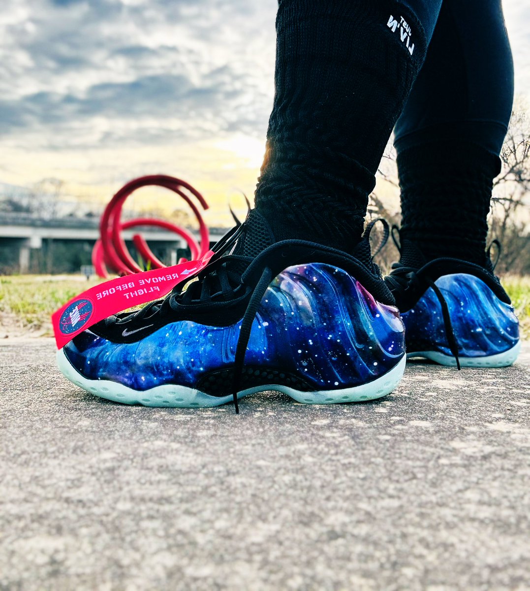 NIwiththekicks's tweet image. Day 22- Grailed 

Straight to toe after waiting 13 years for the Galaxy Foams they had to go on feet expeditiously🌌🪐

#BHMKOTD25 #bhmkotd #snkrsliveheatingup #wearyoursneakers #yoursneakersaredope @JerLisa_Nicole