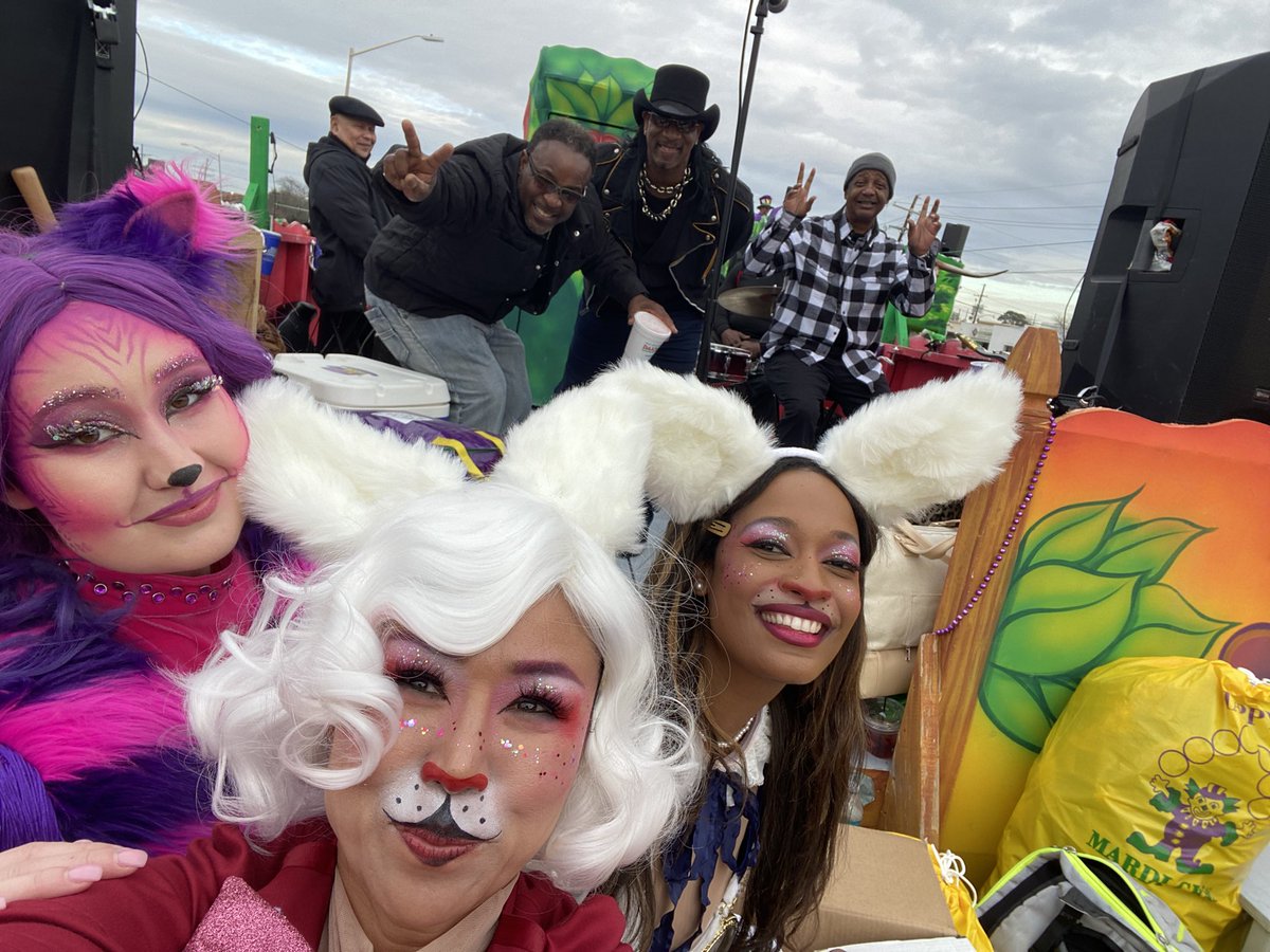 Getting ready to roll! We are float #8 <a href="/wdsu/">wdsu</a> <a href="/SHAYOCONNORWDSU/">Shay O'Connor</a> <a href="/ElizabethWDSU/">Elizabeth Kuebel</a>